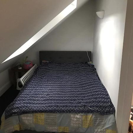 2 X Double Rooms In Cheam Экстерьер фото